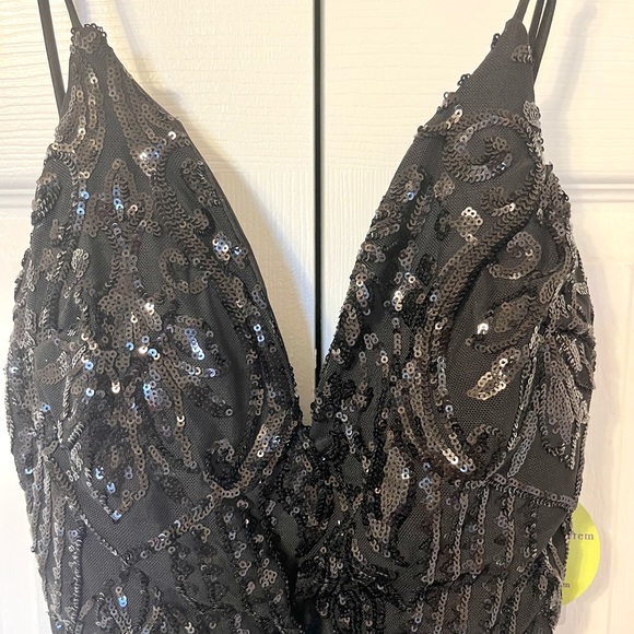 Elegant prom style sequins dress - Picture 8 of 9